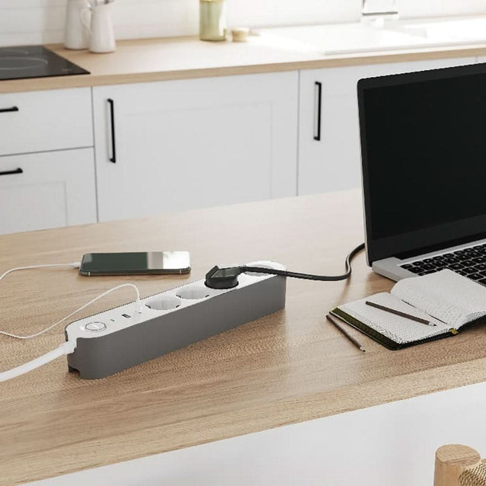 Prelungitor JACOBSEN, 4 prize Schuko, 2 porturi USB, 1.5 m, alb/gri WALTI