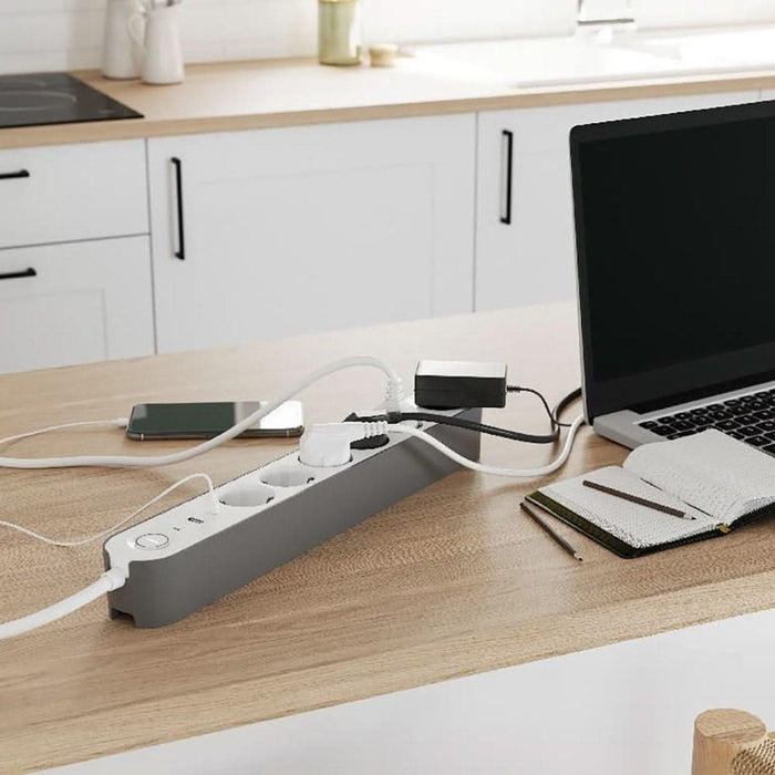 Prelungitor JACOBSEN, 6 prize Schuko, 1.5 m, 1.5 mm, cu 2 porturi USB, alb WALTI