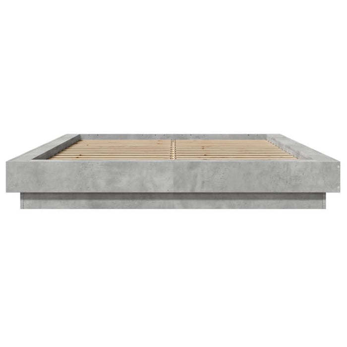 Cadru de pat cu lumini LED gri beton 140x190 cm, lemn prelucrat - WALTI WALTI