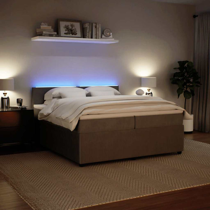 Pat box spring cu saltea, gri deschis, 200x200 cm, catifea - WALTI WALTI