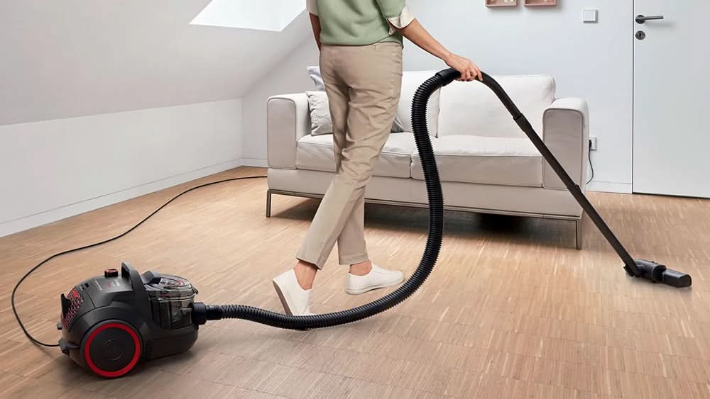 Aspirator fara sac BOSCH ProPower Seria 4 BGS21POW2, 2l, 750W, 78dB, negru-rosu WALTI
