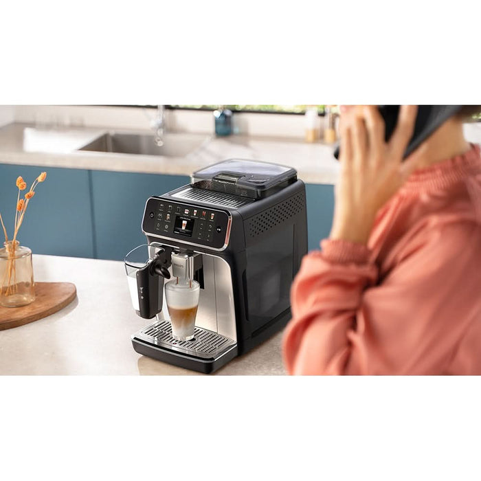 Espressor automat PHILIPS Seria 5500 EP5547/90, 1.8l, 1500W, 15 bar, argintiu-negru WALTI