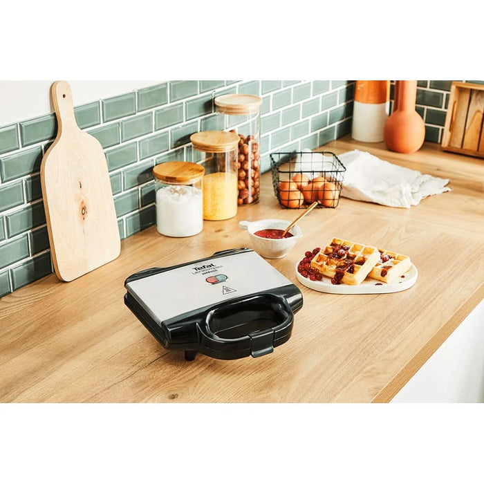 Sandwich maker TEFAL Ultracompact SM155212, 700W, maner izolat termic, negru-argintiu WALTI