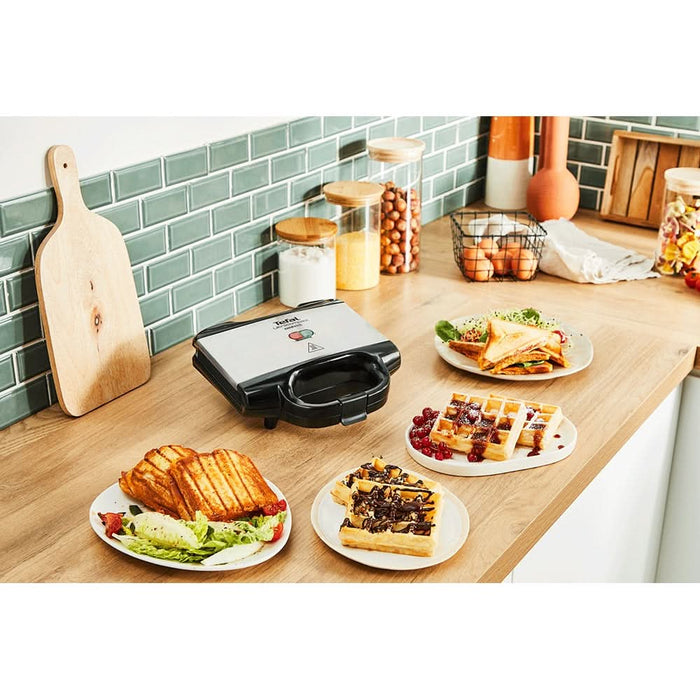 Sandwich maker TEFAL Ultracompact SM155212, 700W, maner izolat termic, negru-argintiu WALTI
