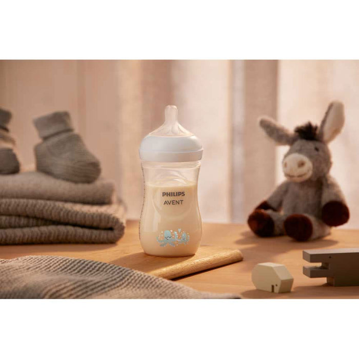 Set PHILIPS AVENT Natural Response SCD837/11: 2 biberoane 260ml + 2 suzete, flux lent, 0-6 luni, multicolor WALTI