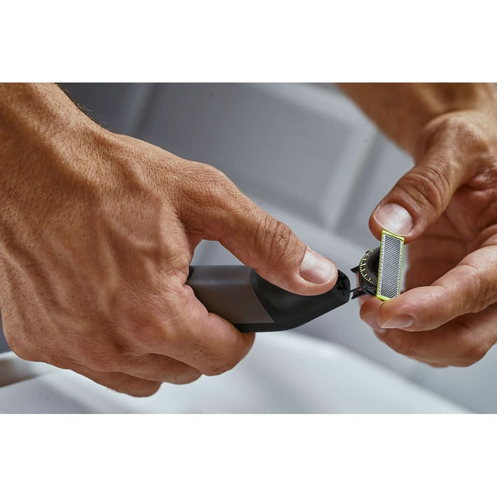 Aparat hibrid de barbierit, tuns barba si parul corporal PHILIPS OneBlade Pro QP6552/15, acumulator, 120 min autonomie, negru WALTI
